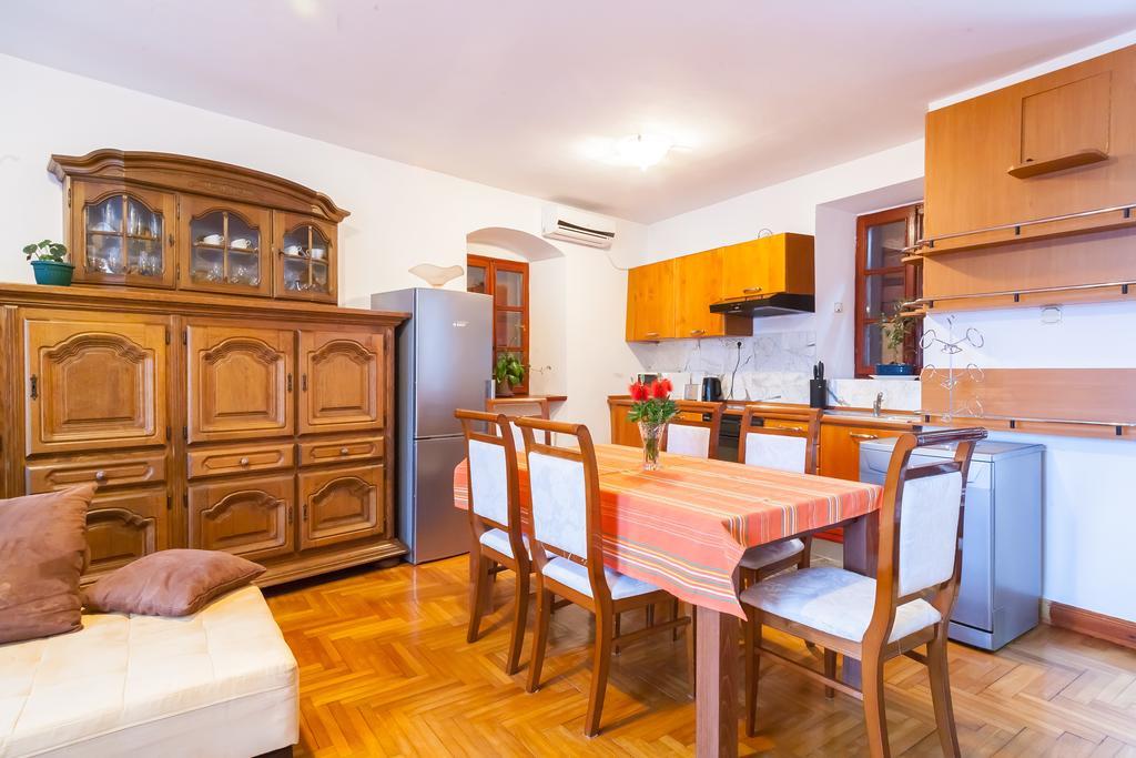 Villa & Apartments Perasto Экстерьер фото