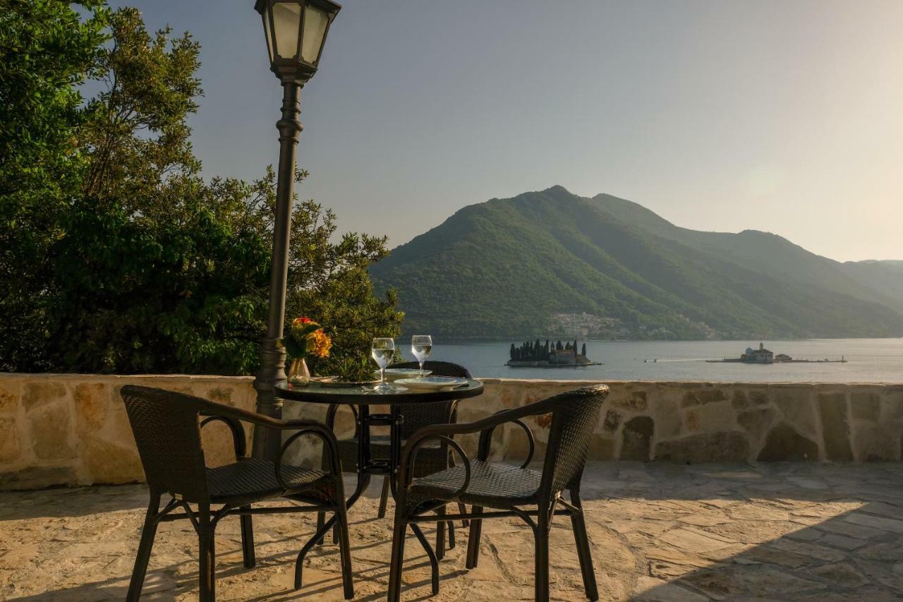 Villa & Apartments Perasto Экстерьер фото